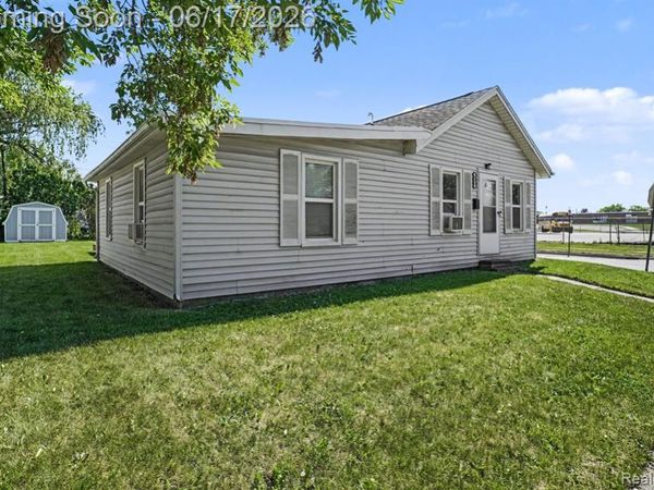 651 S Elm Street, Lapeer, MI 48446