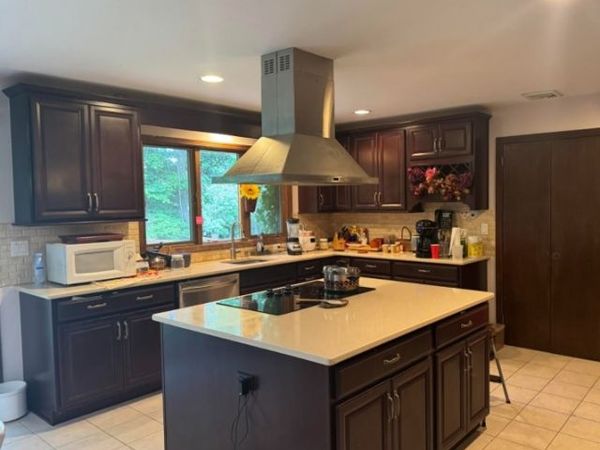 554 Huckleberry Ln, Franklin Lakes, NJ 07417
