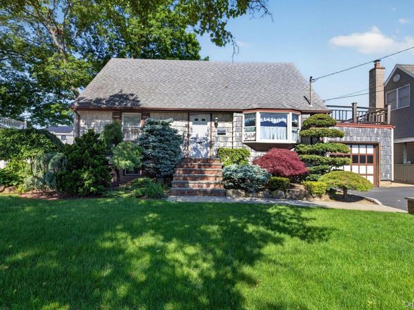 88 Philadelphia Avenue , Massapequa Park, NY 11762
