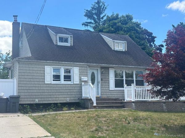 36 Hickory Street , Central Islip, NY 11722