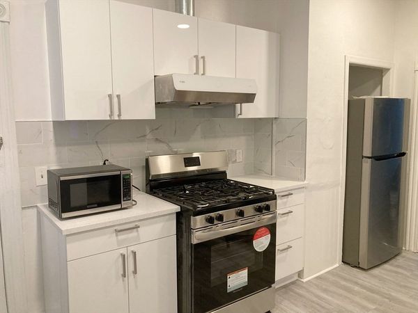 21 Clifton St, Worcester, MA 01610