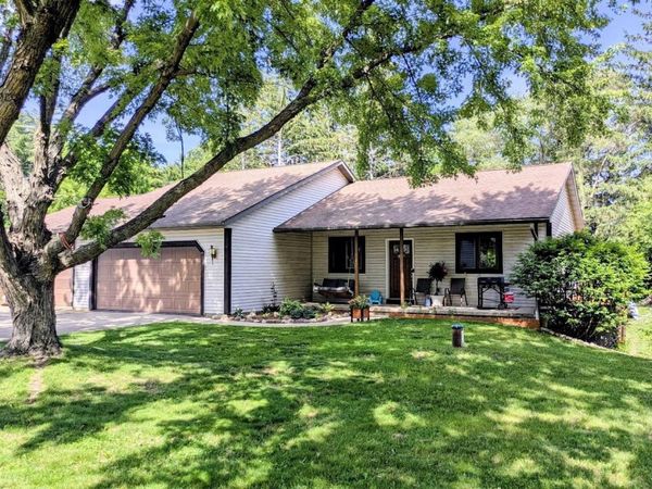 N7590 Island Drive, Pardeeville, WI 53901