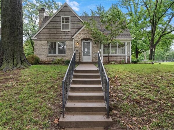 6849 Oak Terrace, Kansas City, MO 64113