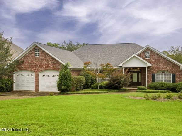 90 W Shore Drive, Hattiesburg, MS 39402