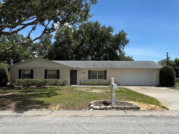 827 STRAWBERRY LANE , BRANDON, FL 33511