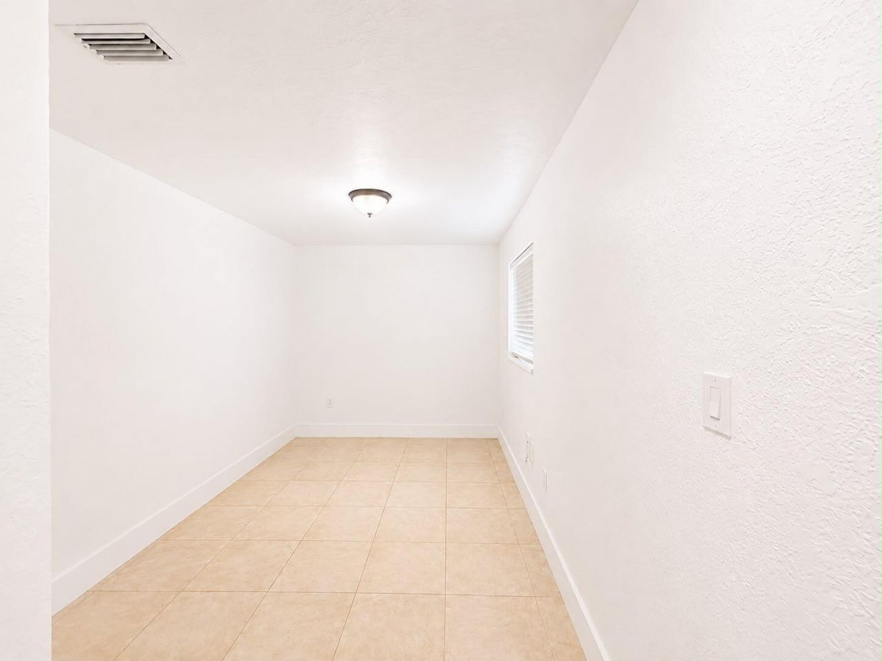 990 NW 1st Street, Unit 1, Miami, FL 33128 Photo