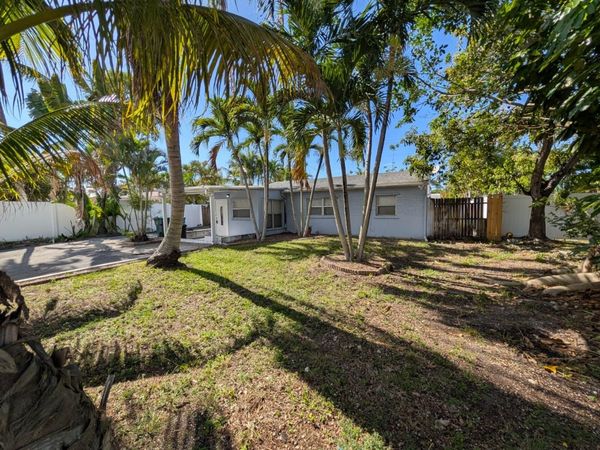 621 NE 56th Street, Oakland Park, FL 33334