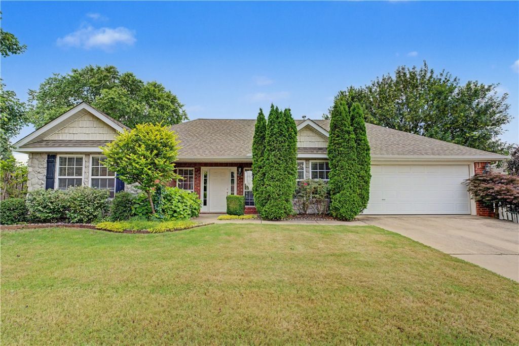 1945 N Cannondale Drive, Fayetteville, AR 72704 Main Photo