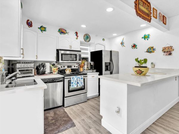 3483 SW 52nd Ave , Pembroke Park, FL 33023