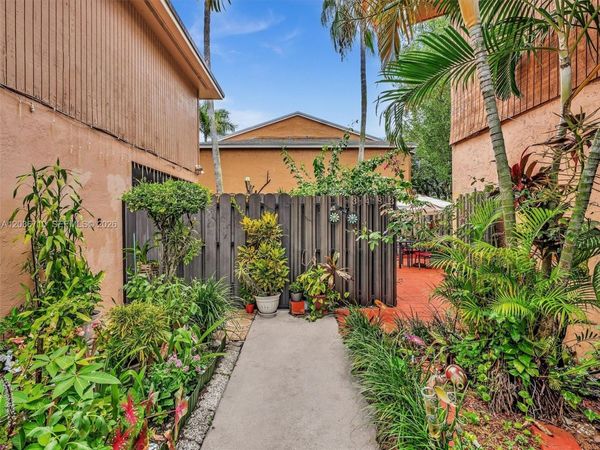 3483 SW 52nd Ave , Pembroke Park, FL 33023