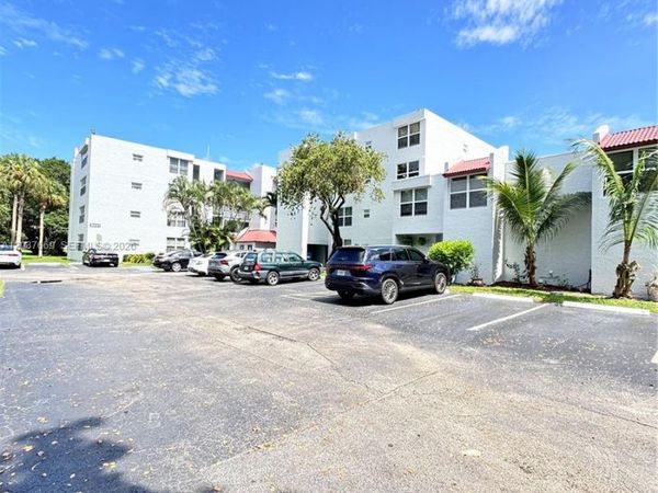 9441 Evergreen Pl , Unit 206, Davie, FL 33324
