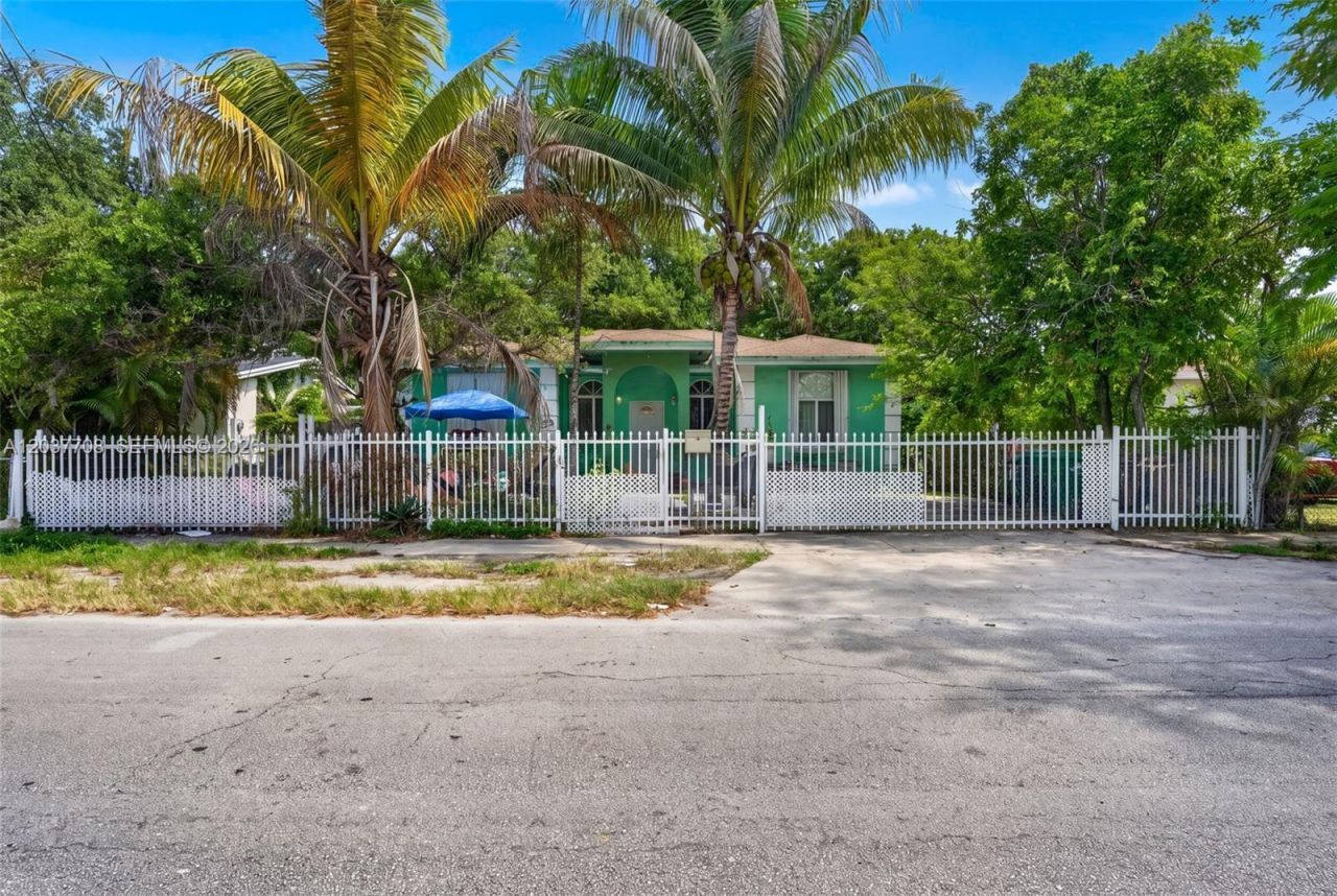 3039 NW 43rd Ter, Miami, FL 33142 Photo