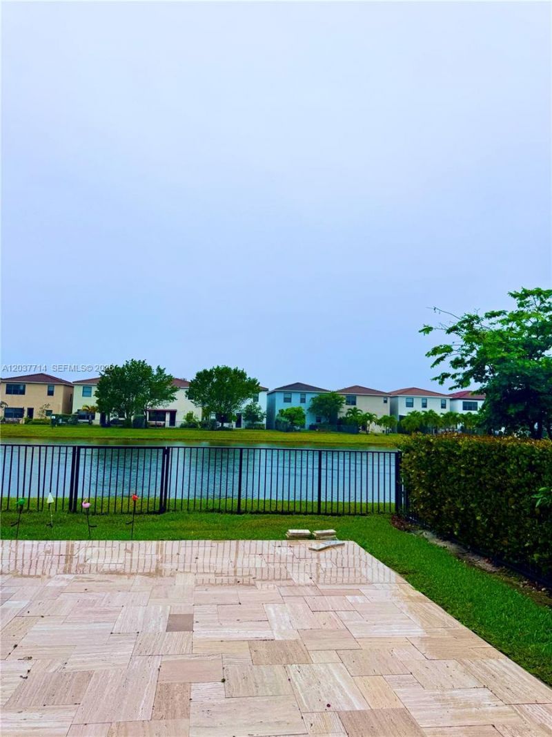 636 NE 193rd St , Unit 636, Miami, FL 33179 Photo