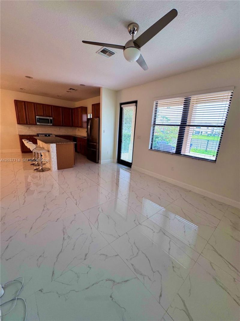 636 NE 193rd St , Unit 636, Miami, FL 33179 Photo