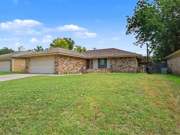 7325 S Meadow Drive E, Fort Worth, TX 76133
