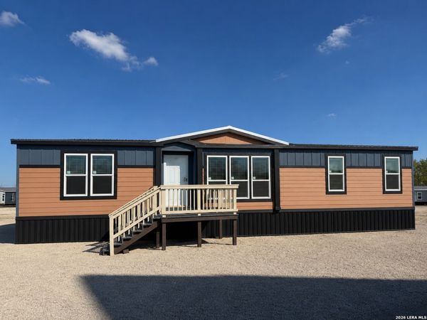 200 LOLITA DR, Lytle, TX 78052