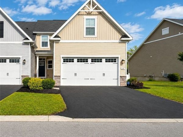 189 Sandstone Circle , Grand Island, NY 14072