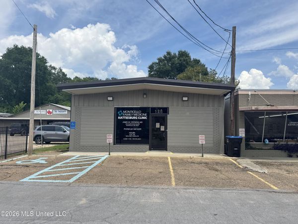 128 Courthouse Square, Monticello, MS 39654