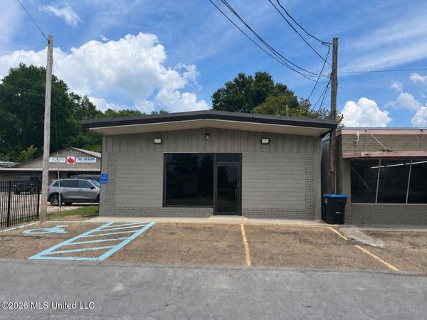 128 Courthouse Square, Monticello, MS 39654