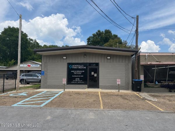 128 Courthouse Square, Monticello, MS 39654