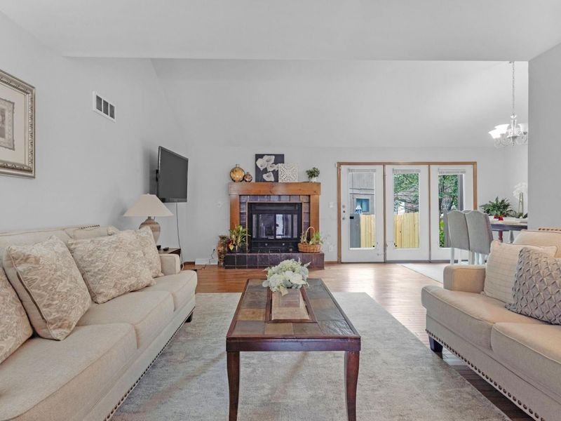 2049 Willow Glen Lane, Unit B, Columbus, OH 43229 Photo 14