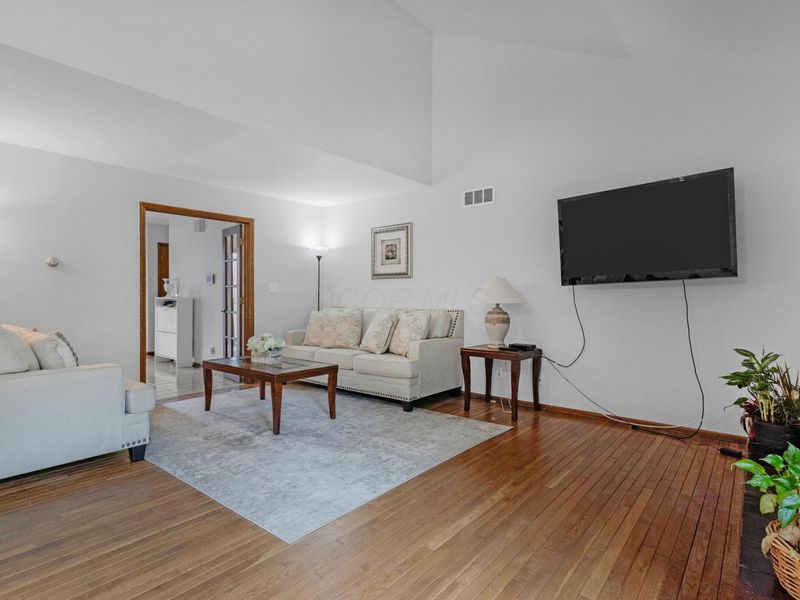 2049 Willow Glen Lane, Unit B, Columbus, OH 43229 Photo 18
