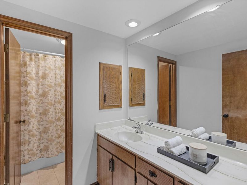2049 Willow Glen Lane, Unit B, Columbus, OH 43229 Photo 22