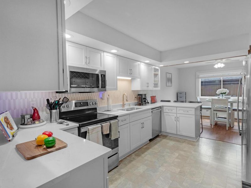 2049 Willow Glen Lane, Unit B, Columbus, OH 43229 Photo 3