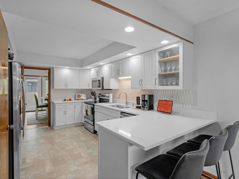 2049 Willow Glen Lane, Unit B, Columbus, OH 43229 Photo 9