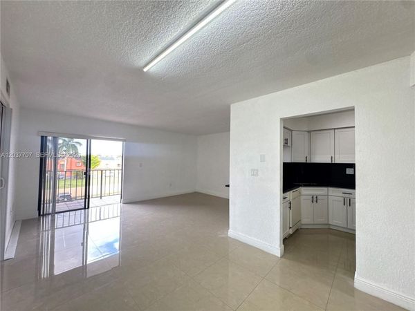 8500 NW 8th St , Unit 303, Miami, FL 33126