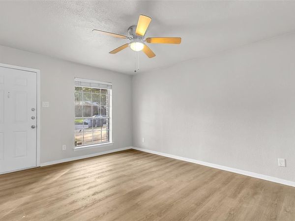 6470 Tumbling Creek Trail , Dallas, TX 75241