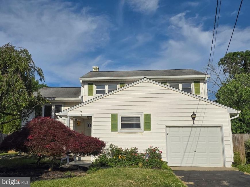 9 Thorntown Lane, Bordentown, NJ 08505 Main Photo