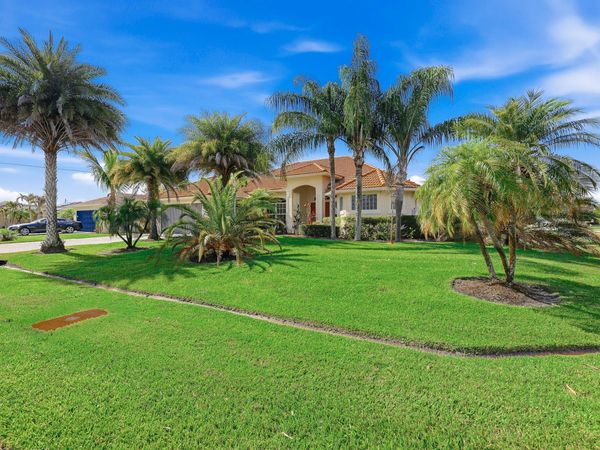 1602 SW Cefalu Circle, Port St. Lucie, FL 34953