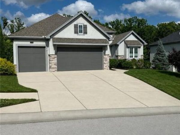 5749 Russet Road, Parkville, MO 64152