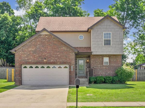 960 Harding Dr, Clarksville, TN 37042