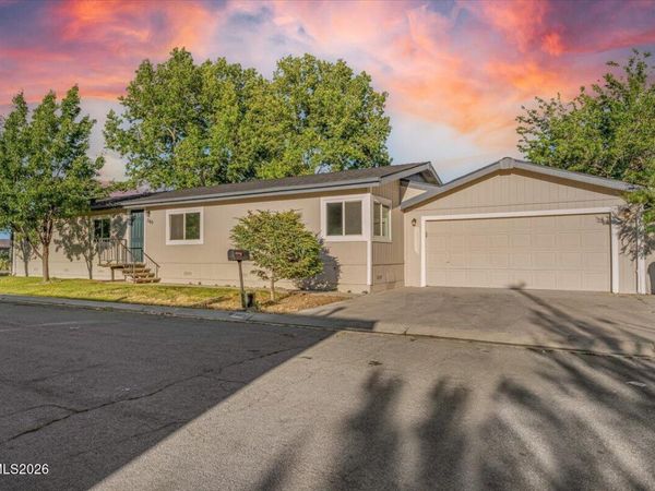 360 Ave De La Couleurs, Sparks, NV 89434