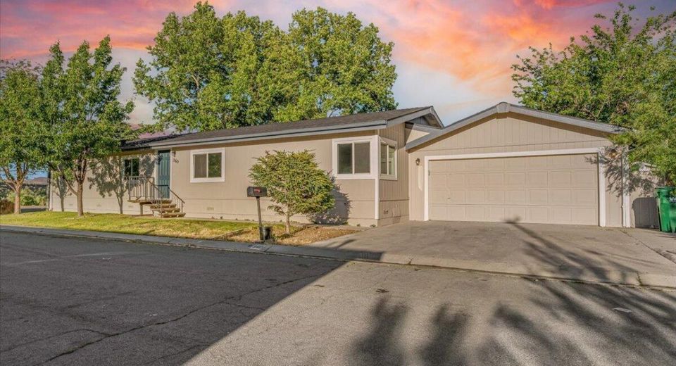 360 Ave De La Couleurs, Sparks, NV 89434 Photo