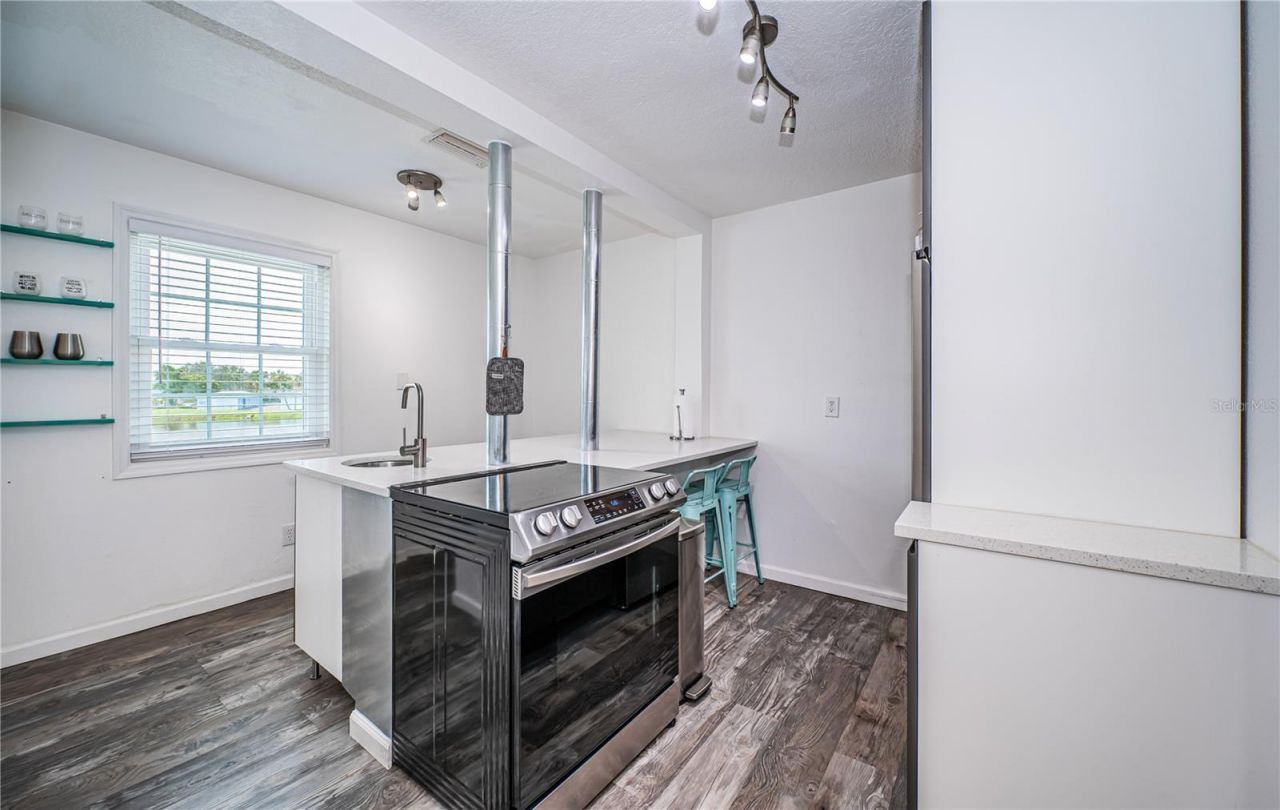 149 Seahorse Drive Se, Unit H, Saint Petersburg, FL 33705 Photo