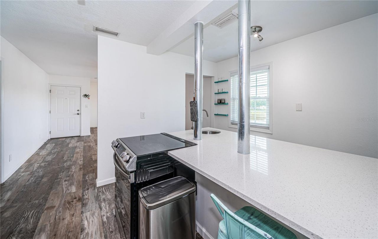 149 Seahorse Drive Se, Unit H, Saint Petersburg, FL 33705 Photo