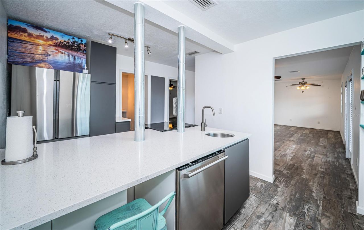 149 Seahorse Drive Se, Unit H, Saint Petersburg, FL 33705 Photo