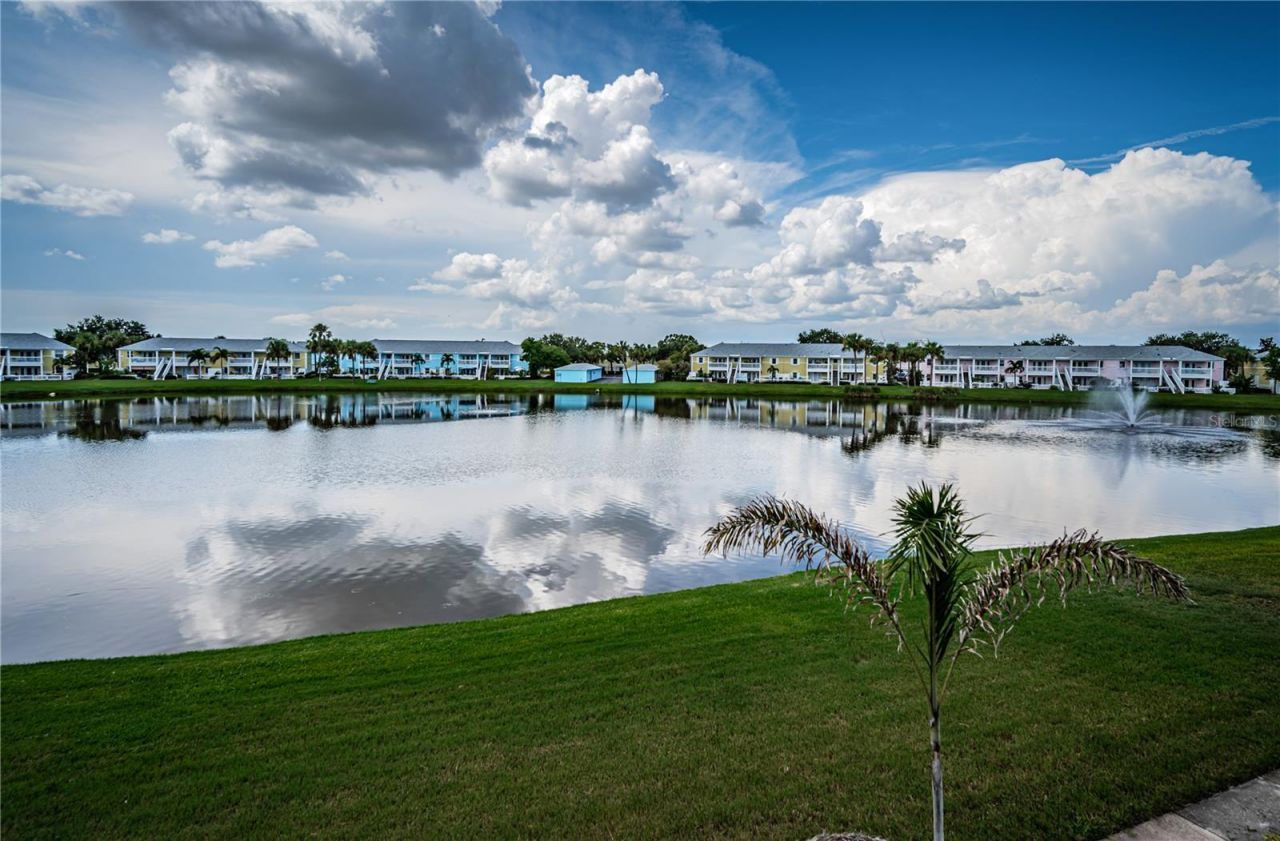 149 Seahorse Drive Se, Unit H, Saint Petersburg, FL 33705 Photo