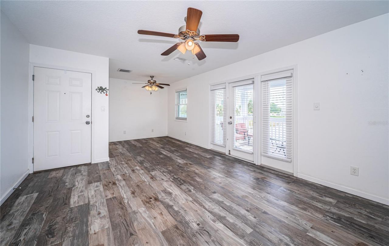 149 Seahorse Drive Se, Unit H, Saint Petersburg, FL 33705 Photo