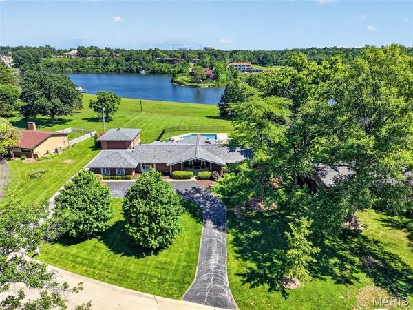 11601 Lakeshore Drive, Creve Coeur, MO 63141