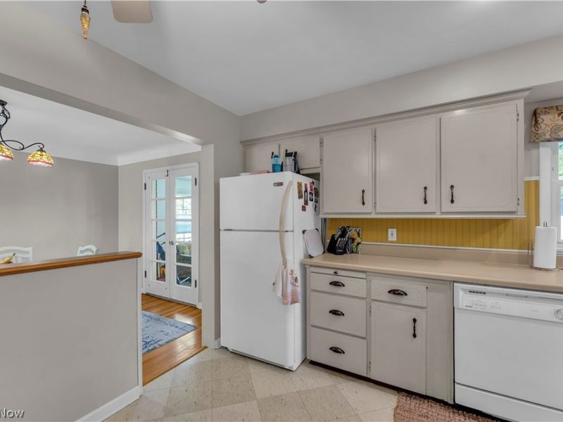 364 Cherry Lane, Seven Hills, OH 44131 Photo 10