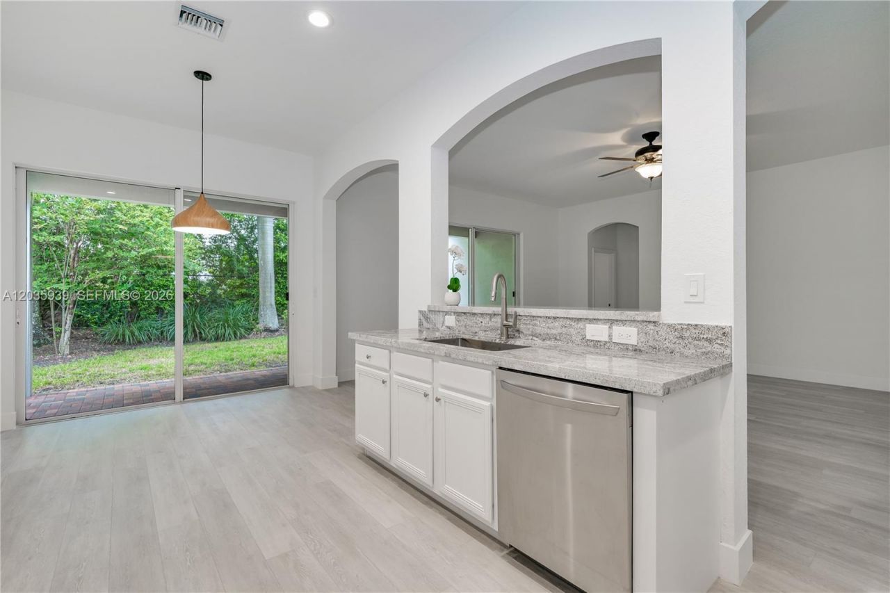 4413 W Whitewater Ave, Weston, FL 33332 Photo