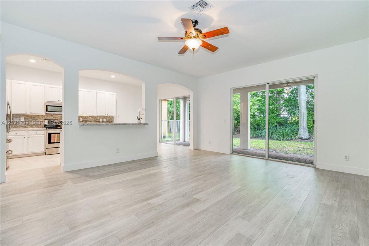 4413 W Whitewater Ave, Weston, FL 33332 Photo
