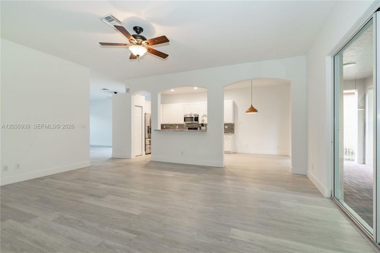 4413 W Whitewater Ave, Weston, FL 33332 Photo