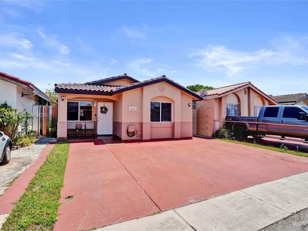 2886 W 74th Pl , Hialeah, FL 33018