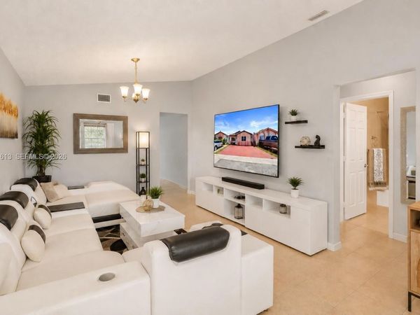 2886 W 74th Pl, Hialeah, FL 33018