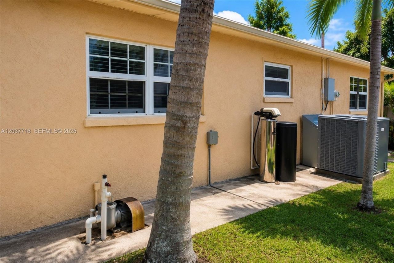 5062 NW 41st Pl, Lauderdale Lakes, FL 33319 Photo